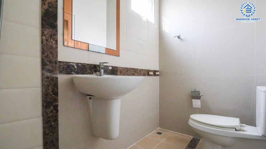 *****ทาวน์โฮมมือสองย่านนนทบุรี ม.โกลเด้นซิตี้ ปิ่นเกล้า-จรัญสนิทวงศ์ หลังมุม! เนื้อที่เกือบ 27 ตร.ว. ฟังก์ชัน 5 ห้องนอน 4 ห้องน้ำ 2 ที่จอดรถ บ้านสวยสภาพดี บนทำเลเชื่อมต่อถ.บางกรวย-ไทรน้อย,  ถ.ราชพฤกษ์, ถ.จรัญสนิทวงศ์ ใกล้รถไฟฟ้าสายสีแดง "สถานีบางบำหรุ" ราคาสุดคุ้ม!